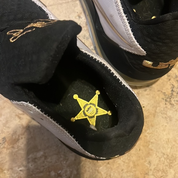 LeBron James nike shoes size 11.5 - Picture 6 of 7